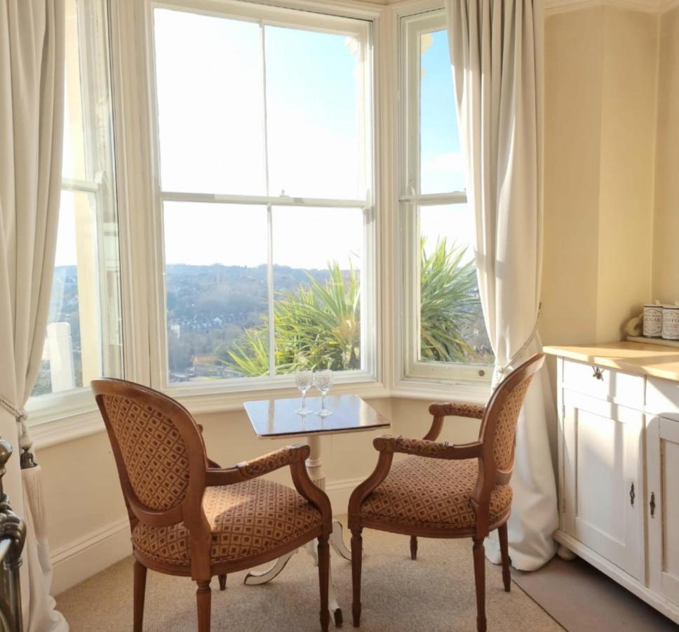 הייסטינגס West Hill Retreat Edwardian Balcony Ensuite With Room Served Breakfast & Free Parking מראה חיצוני תמונה