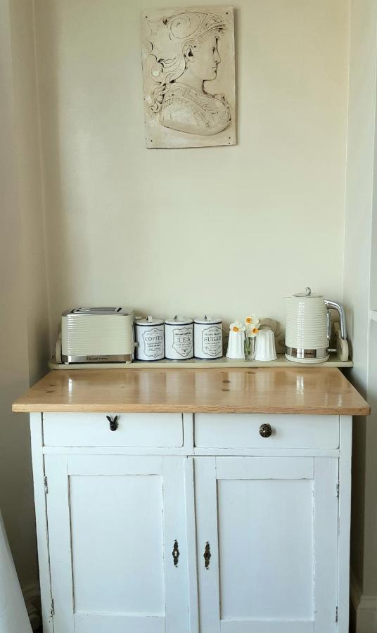 הייסטינגס West Hill Retreat Edwardian Balcony Ensuite With Room Served Breakfast & Free Parking מראה חיצוני תמונה